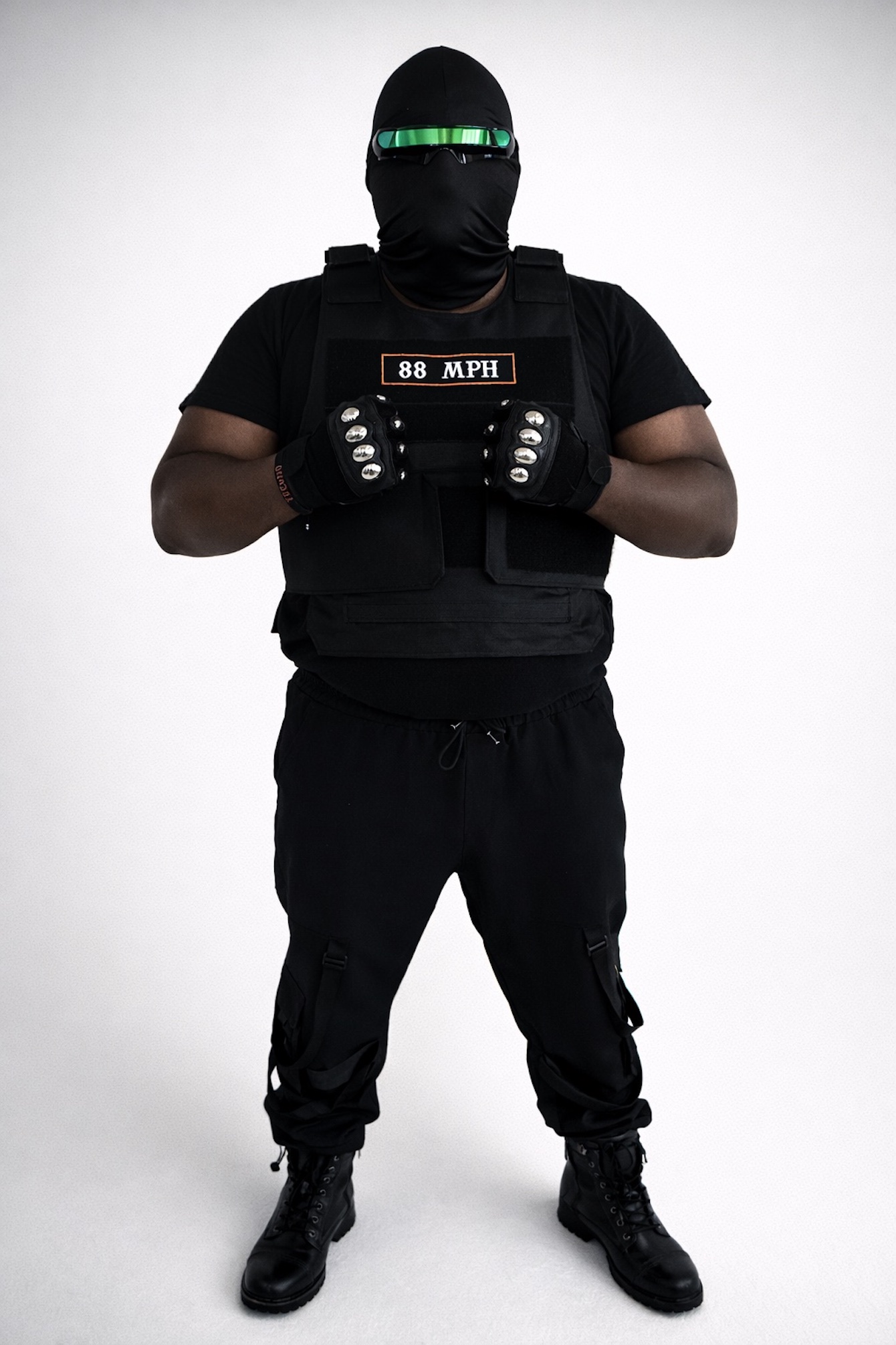 88 MPH — hard techno DJ in full tactical gear